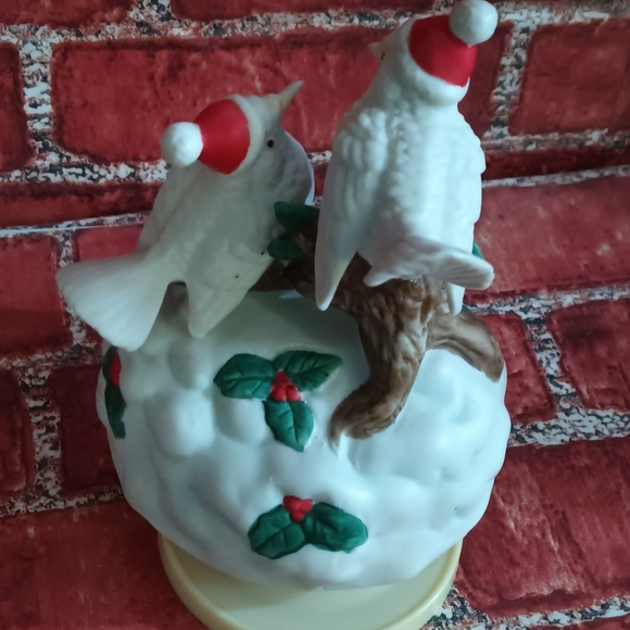 𝑽𝒕𝒈.𝑩𝒊𝒓𝒅𝒔 𝒘𝒊𝒕𝒉 𝑺𝒂𝒏𝒕𝒂 𝑯𝒂𝒕𝒔 𝑴𝒖𝒔𝒊𝒄 𝑭𝒊𝒈𝒖𝒓𝒊𝒏𝒆 - Picture 4 of 17